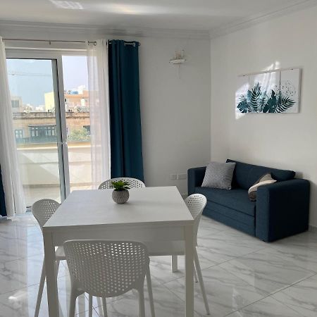 Condo With Patio Overlooking Piazza Gzira Luaran gambar