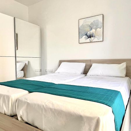 Condo With Patio Overlooking Piazza Gzira Luaran gambar