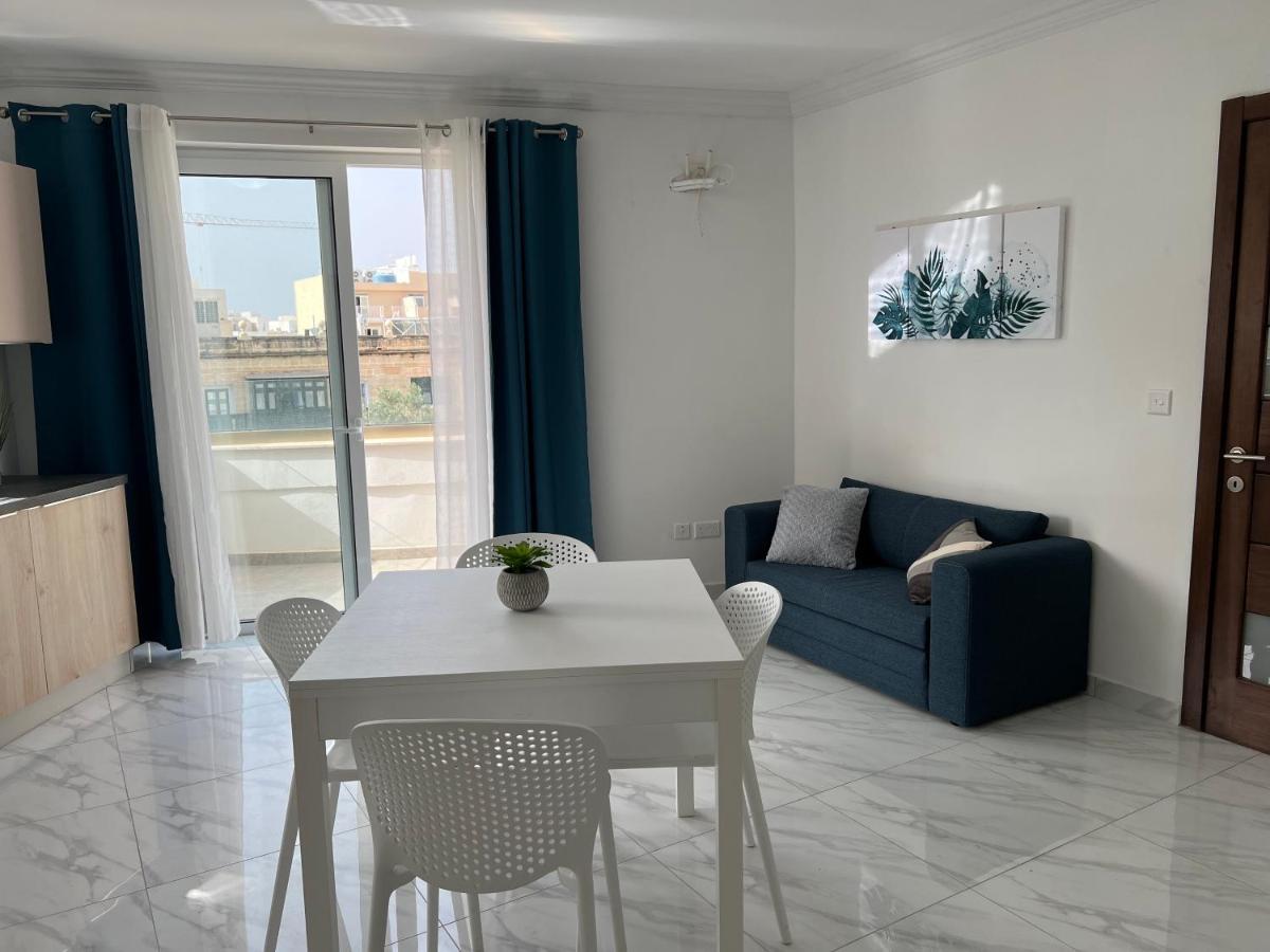 Condo With Patio Overlooking Piazza Gzira Luaran gambar