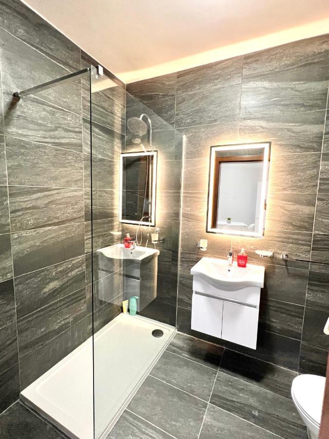 Condo With Patio Overlooking Piazza Gzira Luaran gambar